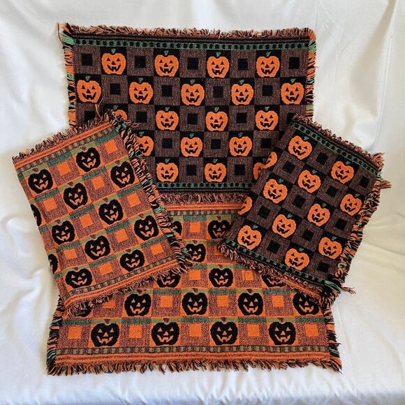 Set Of 4 Reversible Halloween Pumpkin Placemats With Fringe - Picture 1 of 5